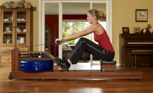 Water Rower Rudergerät Nussbaum mit S4 Leistungsmonitor